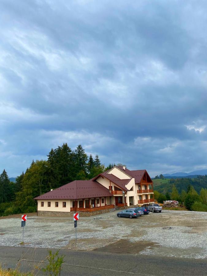 Pensiunea Bradul Dealu Stefanitei Bagian luar foto
